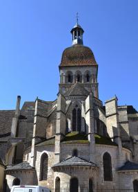 8-Le clocher et le chevet de la collégiale Notre-Dame de Beaune